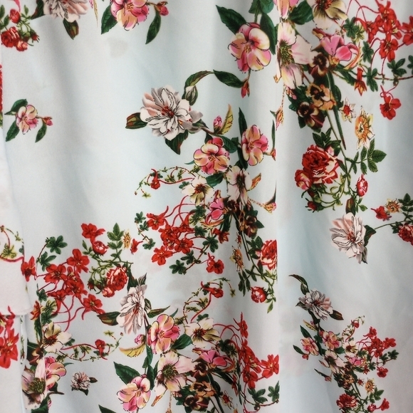 Floral Print Bell Sleeve Top - Picture 7 of 11